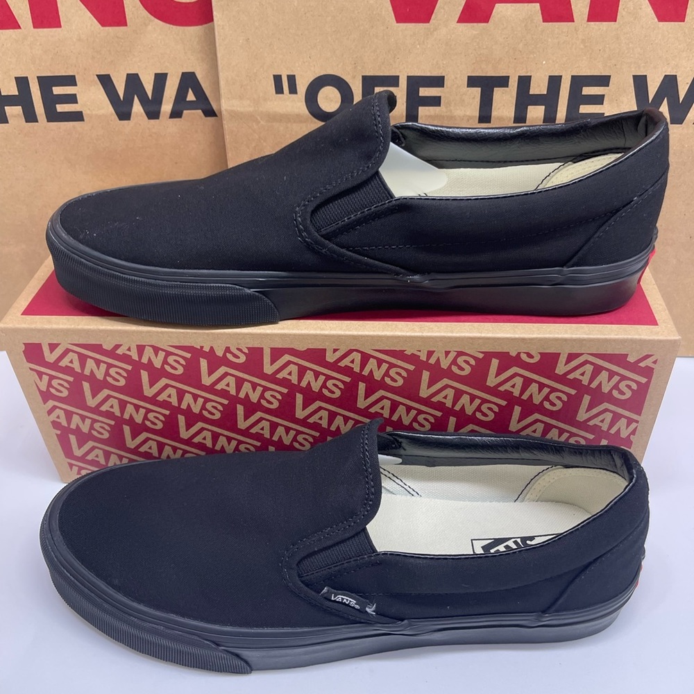 Vans WMNS Classic Black Slip-On Sneakers
Black/Black
VN000EYEBKA - Picture 12 of 16